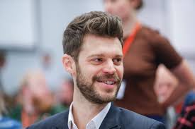 Bjørnar moxnes er en norsk politiker og partileder i rødt siden 2012. Ksu No Bjornar Moxnes Jeg Er Ingen Populist