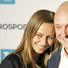 Der sportmoderator frank buschmann und seine ehefrau die moderatorin lisa heckl. Frank Buschmann Der Sportmoderator Hat Geheiratet Stern De