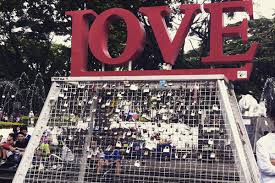 Hasil gambar untuk TEMBOK CINTA