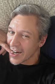 I am a 57 year old lawyer living in Zürich and I speak English, French,  Italian and German. Having been single for… TOO LONG (!), I would like to  meet people around