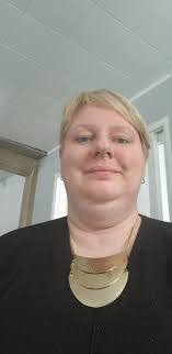 Gina Wray's Instagram, Twitter & Facebook