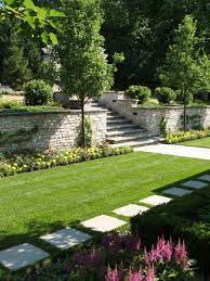 I Like The Walkway And Rock Retaining Wall Traditionallandscape Sloped Garden Backyard Landscaping Landscaping Retaining Walls