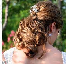 Real Weddings Carrie Stephen A Traditional Wedding In Omaha Ne The Hair Junior Bridesmaid Hair Wedding Hairstyles Trendy Wedding Hairstyles