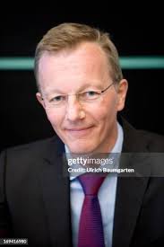 32 Photos & High Res Pictures