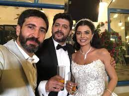 ولد في في بيروت أصله من بلدة عمشيت، نشأ في أسرة مكونة من أبوين وثلاثة أولاد ذكور هو الأصغر بينهم، درس الحقوق لفترة ثم أكمل دراسة العلوم السياسية بدأ حياته كلاعب كرة طائرة لكنه أصيب إصابة قسرية منعته. Ncmv1yn4 0nmrm