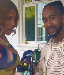 LaDonna here! Since all of 🫵🏽YOU🫵🏽 are so obsessed with ME, I decided  to give you a LaPeek into my perfect life as a stay-at-home(and mall) wife  to an international superstar. Oh