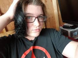 Hi I'm Shawn and I live in Phoenix and I'm 43,and looking for a girl to  chat with, or hangout or something more serious, DM me if you're  interested, I'm honest, loyal,