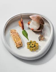 Une Creation D Arnaud Donckele Chef Du Restaurant La Vague D Or Retrouvez L Integralite De L Article Gastronomie Cuisine Gastronomique Dessert Gastronomique