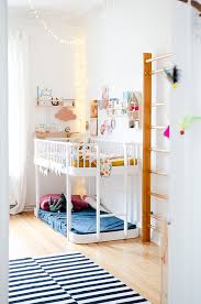 Oft ist es auch das kind, das sich ein großes bett oder ein fantasievolles spielbett wünscht. Hochbett Ja Oder Nein Und Wann Sind Kinder Alt Genug Fur Ein Hochbett