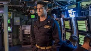 Un capitán de submarinos norteamericano hace equipo junto a los navy seals para intentar rescatar al presidente ruso, secuestrado por un general traidor. Hunter Killer 2018 Film Trailer Kritik