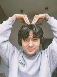 Tối 16/4, hoài lâm trở lại với hình ảnh phát tướng lạ lẫm trong mv 'một lần là người ấy'. Sh1lfz29miwfom