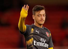 Fenerbahçe'nin sosyal medya hesabından gel gündüzle gece olalım şarkısı ve kum saati emojisi eşliğinde paylaşım yapıldı. Mesut Ozil Fenerbahce Yi Acikladi Sayfa 1 Fenerbahce 02 Haziran 2021 Carsamba
