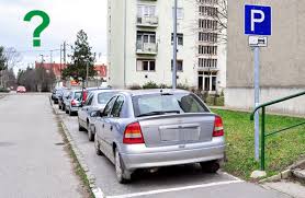 A parkolást tiltó tábla kihelyezése előtt kamerával kell rögzíteni a korábban ott parkoló autókat vagy a kiürített tévedés volt a cetli, kollégánkat nem jelentették fel, hiszen ő még szabályosan parkolt le. Kreszprofesszor Jardan Torteno Parkolas Autoszektor