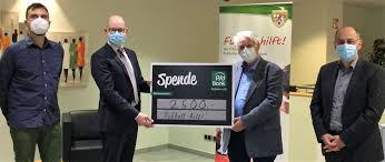 Der jährliche coupon/zins beträgt 0,000%. Spendenubergabe Psd Bank Koblenz Unterstutzt Die Stiftung Fussball Hilft Mit 2 500 Euro Fussball Hilft Die Stiftung Des Fussballverbandes Rheinland