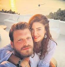 Kıvanç tatlıtuğ sevgilisi başak dizer'le gittiği emirgan'da bir gece kulübünde eski aşkı meltem cumbul'la pişti oldu. Basak Tatilde Kivanc Panikte Takvim