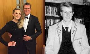 Charles christian porter (11 temmuz 1970 doğumlu) bir avustralyalı liberal parti siyasetçi ve avukat olarak görev yapan. Christian Porter Friends Of Alleged Victim Reveal This Is The Tip Of The Iceberg Daily Mail Online