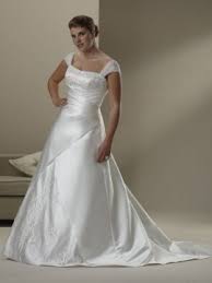 Dieses brautkleid bringt die kurven perfekt zur geltung. Brautkleider Grosse Grossen Brautkleider Fur Mollige Gunstig Online