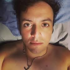 Todas las canciones (EP)" está ahí en cualquier plataforma. Son 4 canciones  nuevas que lancé. En teoría estoy feliz por eso, desde 2017 que no lanzaba  como solista. Entre medio hubo otros