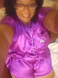 Breakfast time with green tea and cinnamon