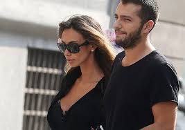 She was born on august 8th, 1987 in slatina, she grew up in a small farm following her mother around the villages where she still works as a vet. Madalina Ghenea Passeggiata Col Fidanzato Matei Stratan Patrimonio Da 200 Milioni