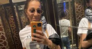 > كشفت الإعلامية المصرية بسمة وهبة، إصابتها بشلل عضلي في الوجه إثر تعرضها لخطأ طبي بأحد مراكز التجميل التي رفضت الإفصاح عن اسمها. Zblrmrqucoahcm