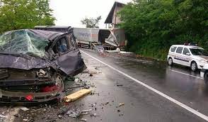 Accident pe dn1 județul sibiu o șoferiță a murit după ciocnirea cu un tir libertatea. Un Tir È™i Patru MaÈ™ini Implicate Intr Un Grav Accident Realitatea Oltului