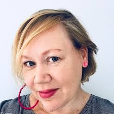 Ramona Barry's Instagram, Twitter & Facebook