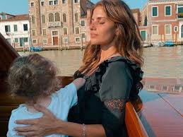 Wspiera ją mama i mama julii wieniawy. Weronika Rosati Zabrala Rodzicow Do Wenecji Na Instagramie Pokazala Ich Urocze Zdjecie Z Wnuczka