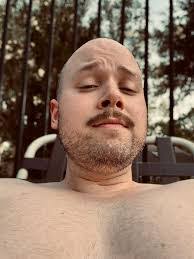 Jackie Denton's Instagram, Twitter & Facebook