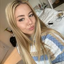 Hailey Hart (@haileymaehart) • Instagram photos and videos