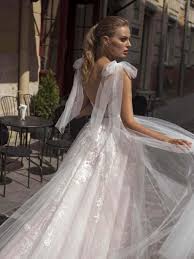Dann brauchst du ein schönes und passendes ballkleid. Noya Bridal Brautkleider Premium Bridal Shop Hochzeitsrausch
