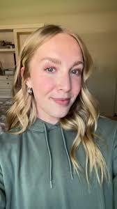 Daisy Petrov's Instagram, Twitter & Facebook