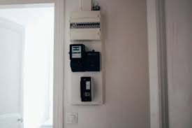 Place Colette Diy Cache Compteur Deco Home Peinture Ardoise Aimant Caisse A Vin Cacher Compteur Electrique Compteur Electrique Compteur