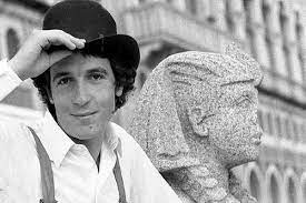 E si chiederanno cosa succedeva sulla spiaggia di capocotta rino gaetano, 1979 parole profetiche. Come E Morto Rino Gaetano Le Ombre A 40 Anni Da Quella Notte Style