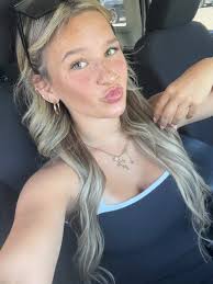 Guess what? Graduation is in 17 days 🎿🎓 Tag your grad pics with  #UtahGrad25 for a chance to win a $100 card to @uofucampusstore from  @utahalumni. (The last pond-skimming grad definitely gets