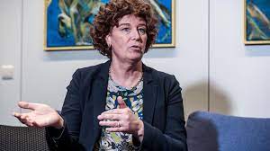 Militante trans, petra de sutter a relaté dans l'ouvrage « leben » sa transition pour devenir une femme. Les Racines Elementaires De Petra De Sutter A L Adolescence Je Me Sentais Coupable Mauvaise Differente Isolee Seule Pas Comprise Le Soir Plus