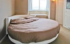 Vi proponiamo la nostra collezione di letti rotondi nati per stupire senza rinunciare al confort dettato da una sapiente produzione artigianale made in italy. Letti Rotondi Vantaggi Svantaggi E Cose Da Sapere