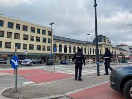 Pölten hbf dieses video wurde am 13.11.2019 zwischen 10 und 12 uhr auf dem bahnhof st. Bahnhof St Polten Ich Bin Der Bombenleger Verdachtiger Ausgeforscht St Polten