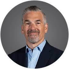 Julie Hollingshead's Instagram, Twitter & Facebook