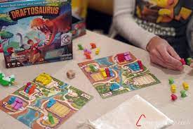 8 Juegos De Mesa De Dinosaurios Para Ninos Y Mayores Bam Juegos De Dinosaurios Dinosaurios Para Ninos Juegos De Mesa