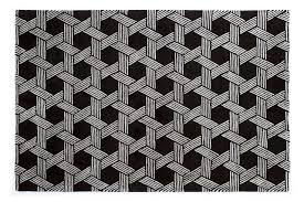 Design et moderne un tapis géométrique propose des motifs uniques associés à des couleurs qui s'accorderont parfaitement avec votre salon ou votre chambre. Tapis D Art Monorigamy Noir Blanc Design Contemporain