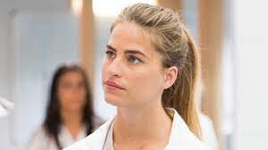 Il y a des morts. Demain Nous Appartient Victoire Et Georges Vont Traverser Pas Mal De Problemes Confie Solene Hebert Interview News Series Allocine