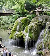 Mii de turiști veneau în fiecare an să vadă spectaculoasa cădere de apă. Cascada BigÄƒr Din CaraÈ™ Severin Tot Mai CÄƒutatÄƒ De TuriÈ™ti Pe Timpul Verii Romania24 Ro