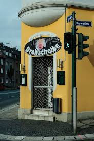 Pin Von Travelbuddha Auf Essen Ruhrpott Essen Ruhr Drehscheibe