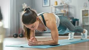 Abduction of the shoulder blades, flexion of the elbows, and engagement of the pectorals and serratus anterior muscles. Insider Tip For Planks The Best Abdominal Exercise In The World Gymondo Magazin