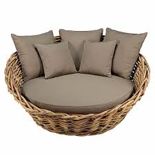 I divani in vimini sono solitamente accompagnati da dei cuscini in fibra naturale, come il lino o il cotone. Divano Rotondo Da Giardino In Rattan Con Cuscini Talpa St Tropez Maisons Du Monde