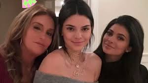 Caitlyn jenner, the former olympic champion and reality tv personality now running for california governor, has said she opposes transgender girls it was jenner's first comment on the controversial issue since announcing her candidacy to replace governor gavin newsom in a recall election. Ohne Segen Der Kids Ware Caitlyn Jenner Ein Mann Geblieben Promiflash De