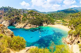 Costa del Sol vs. Costa Brava: Ktoré pobrežie si vybrať na letnú dovolenku 2026?