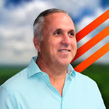 Wally Vargas's Instagram, Twitter & Facebook