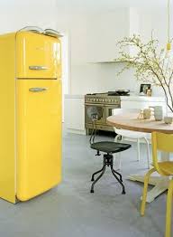 ein gelber kuhlschrank gelb yellow gelbe kuche kuchendesign kuchen design